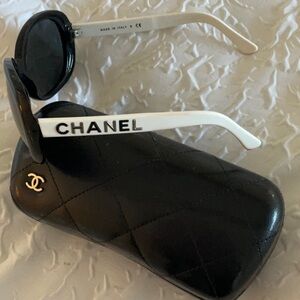 AUTH CHANEL SUNGLASSES BLACK AND WHITE